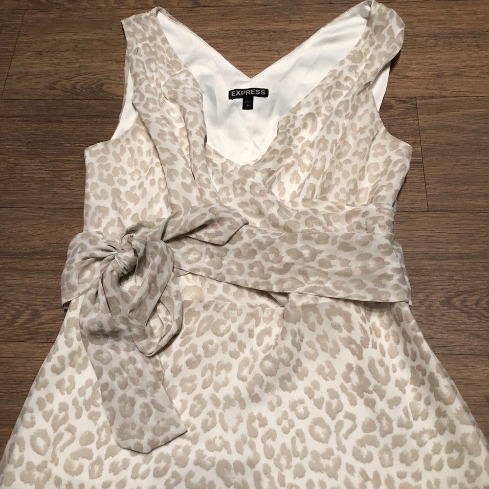 Gorgeous Express Top!!💕🎊🛍